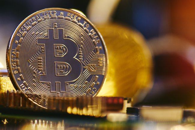 Ünlü Ekonomist Bitcoin İçin 100 Bin Dolar Görüşünün Arkasında: Fırsatı Değerlendirin!