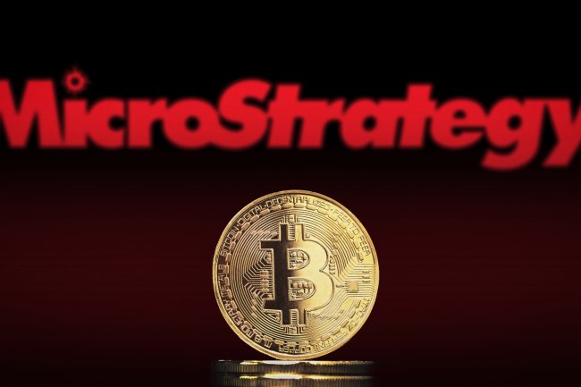 MicroStrategy Büyük Zarara Rağmen Bitcoin Pozisyonlarını Taşımakta Kararlı!