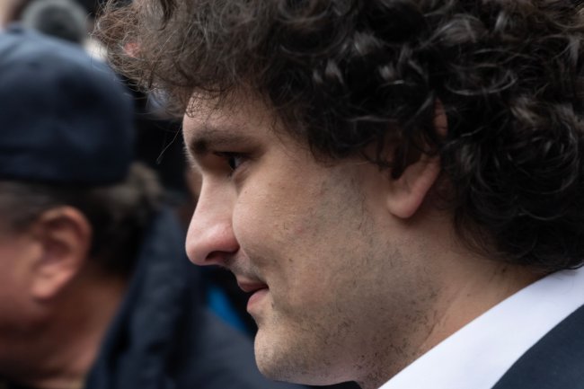 ABD’den FTX Kurucusu SBF Hakkında Yeni İddianame: Çinli Yetkililere Rüşvet!